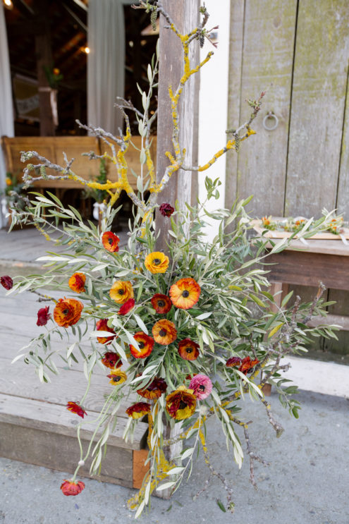 Sonoma barn wedding flowers